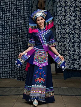 Женская одежда Чжуан, Гуанси, 3 марта, Парчовая вышивка, одежда этнических меньшинств, платье для танцевального шоу для взрослых.