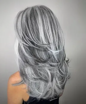 Женские длинные вьющиеся синтетические парики Серебристо-серого, белого цвета, натуральная волна, термостойкие волокна, пушистые волосы, парик для ежедневного использования, косплей для вечеринок