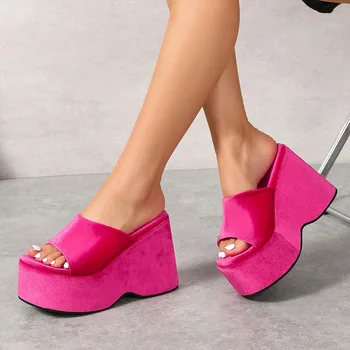 Новые женские модные тапочки из роскошного розово-красного бархата на высоком каблуке, большие размеры 35-42, туфли с открытым носком, стильные тапочки на платформе и танкетке